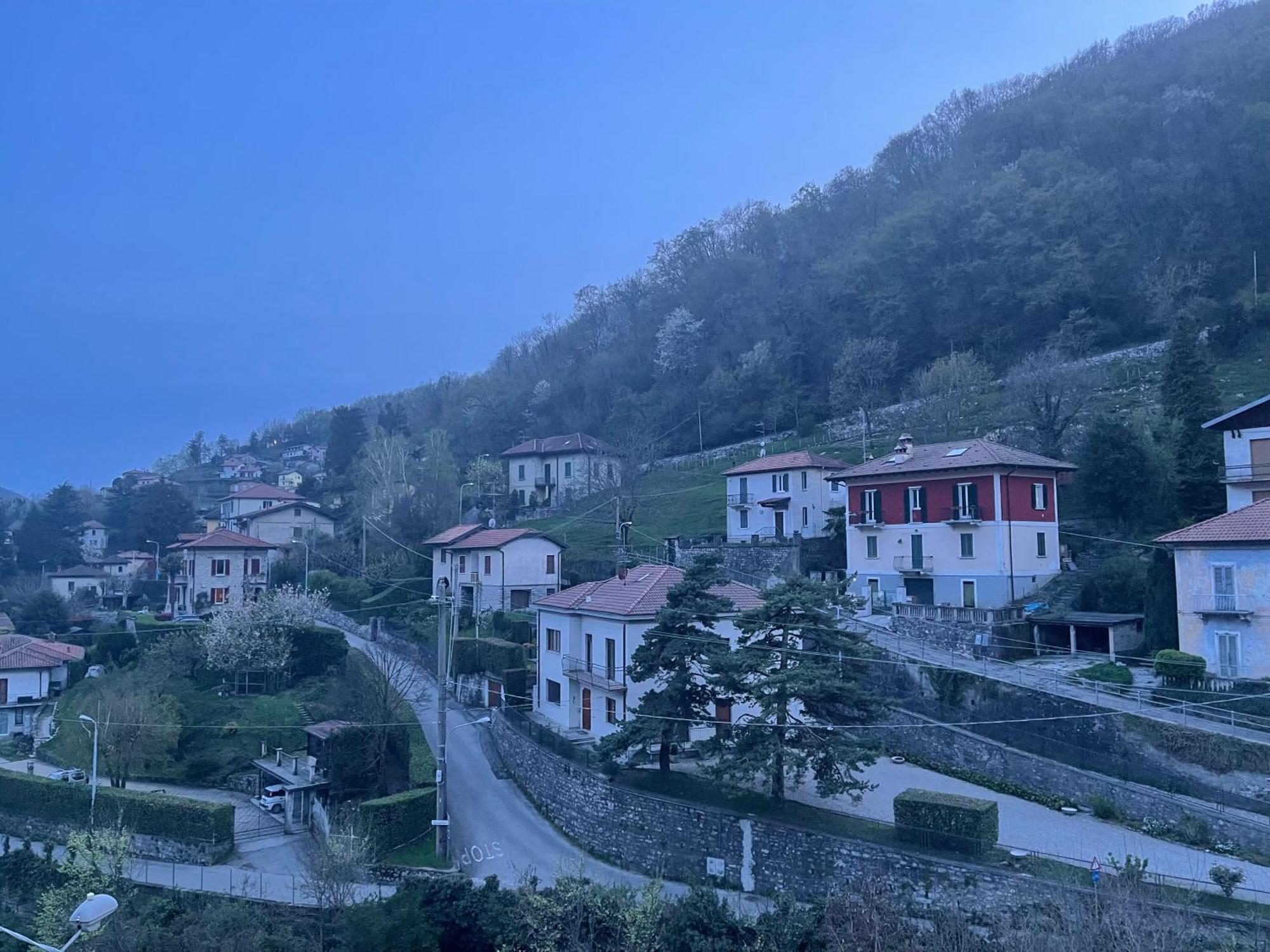 Laghi Di Como Appartamento Di Licinia E Mario Asso Eksteriør billede